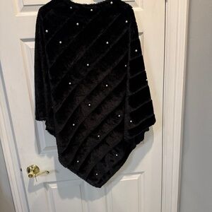 Black velvet wrap with pearls